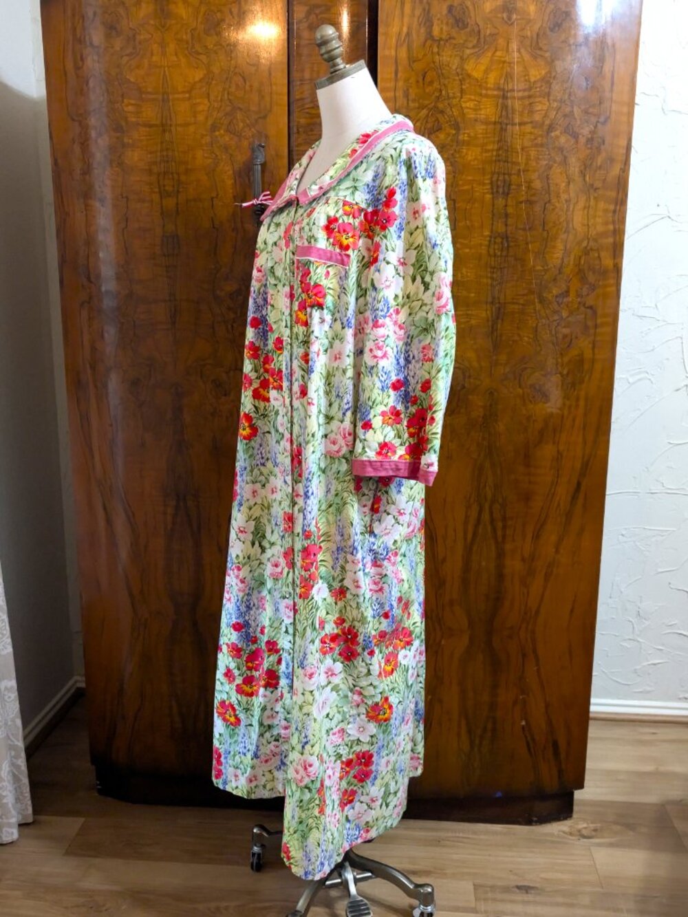 Vtg Models Coat by Swirl Grandma core Floral Maxi Duster 18 Housecoat Pink Trim - Picture 5 of 7